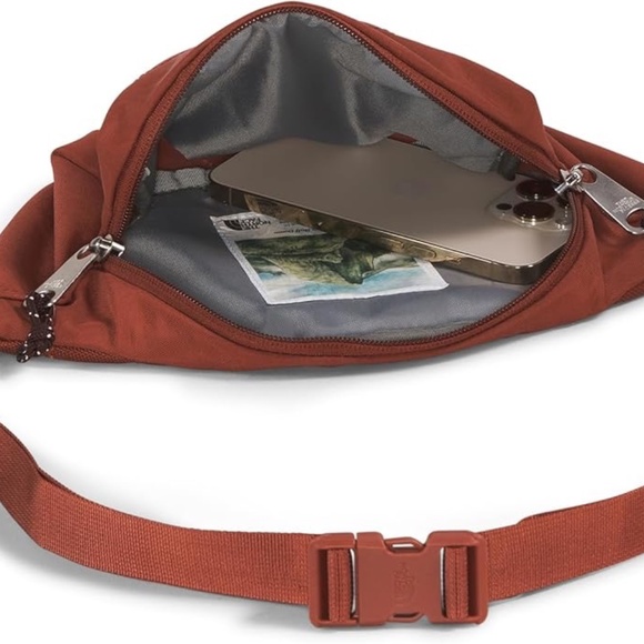 THE NORTH FACE Berkeley Lumbar Waist Pack With Zipper Closure And Adjustable Str - Picture 2 of 5